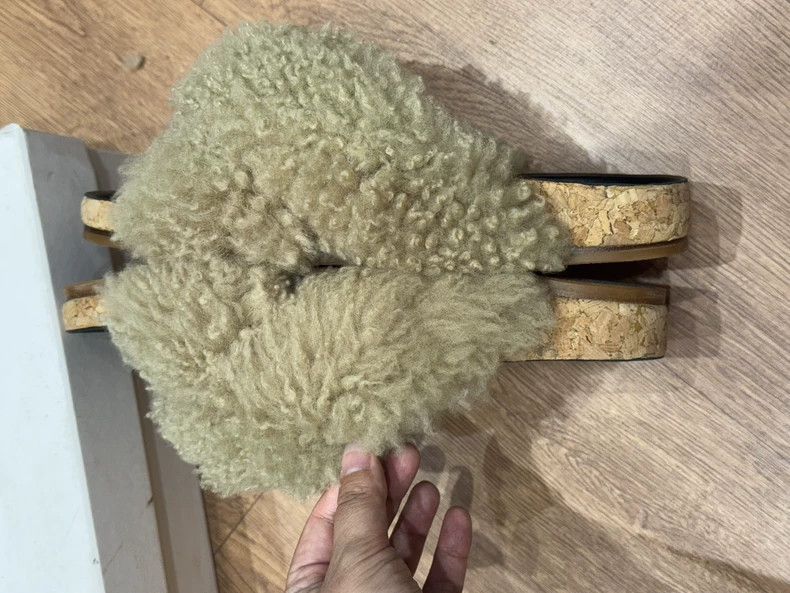 Chloe Chloe Fur Slide Sandals in Beige Color Size US 8 / IT 38 - 4 Thumbnail