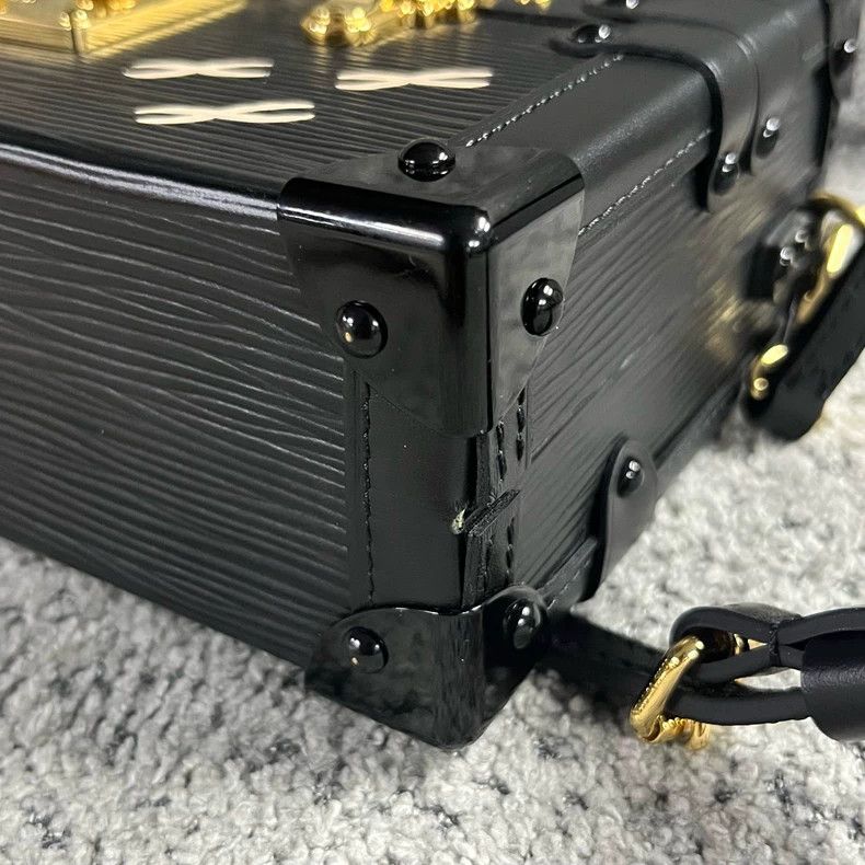 Louis Vuitton Louis Vuitton Black Gold Buckle Box Bag Size ONE SIZE - 6 Thumbnail