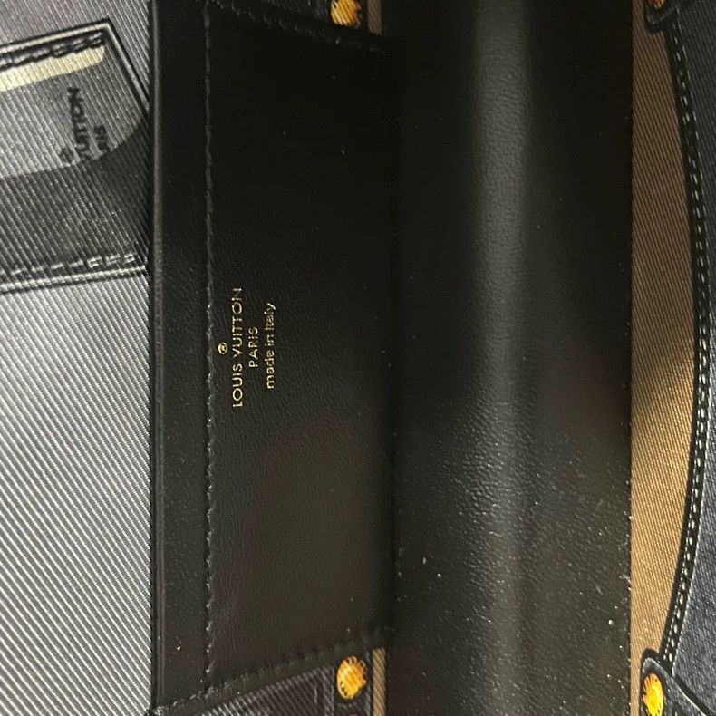 Louis Vuitton Louis Vuitton Black Gold Buckle Box Bag Size ONE SIZE - 7 Thumbnail