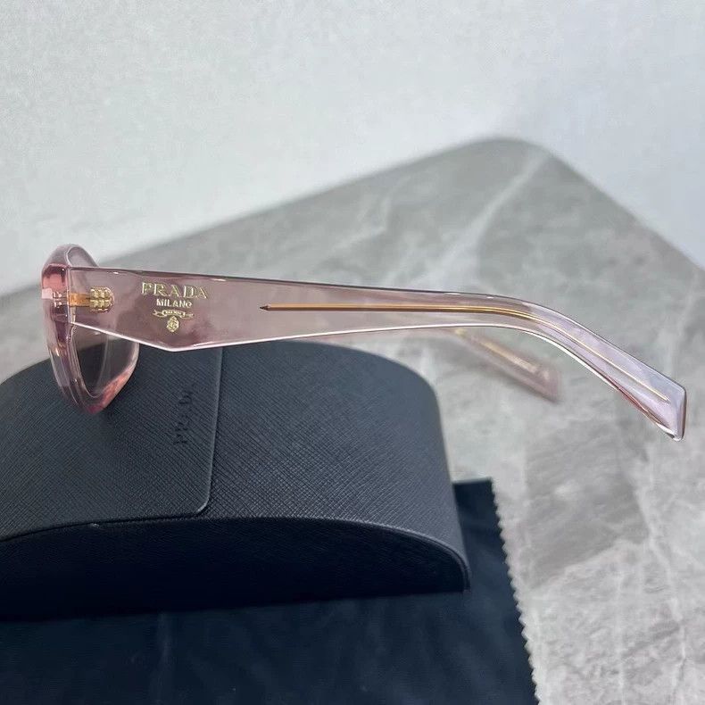 Prada Prada Pink Acetate Sunglasses in New Condition Size ONE SIZE - 4 Thumbnail