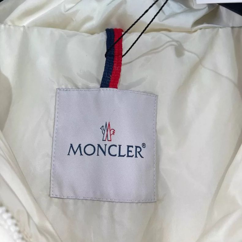 Moncler Moncler Embroidered Logo Cream Down Jacket Size S / US 4 / IT 40 - 4 Thumbnail