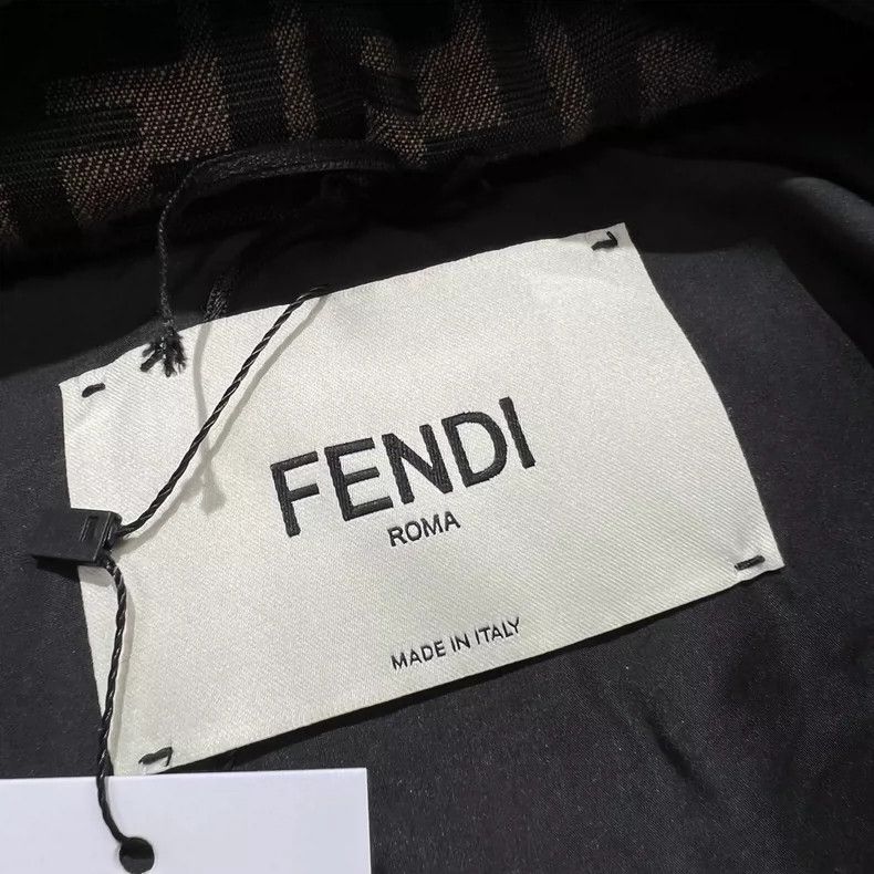 Fendi Fendi New Logo Print Down Jacket with Fur Hood Size M / US 6-8 / IT 42-44 - 4 Thumbnail
