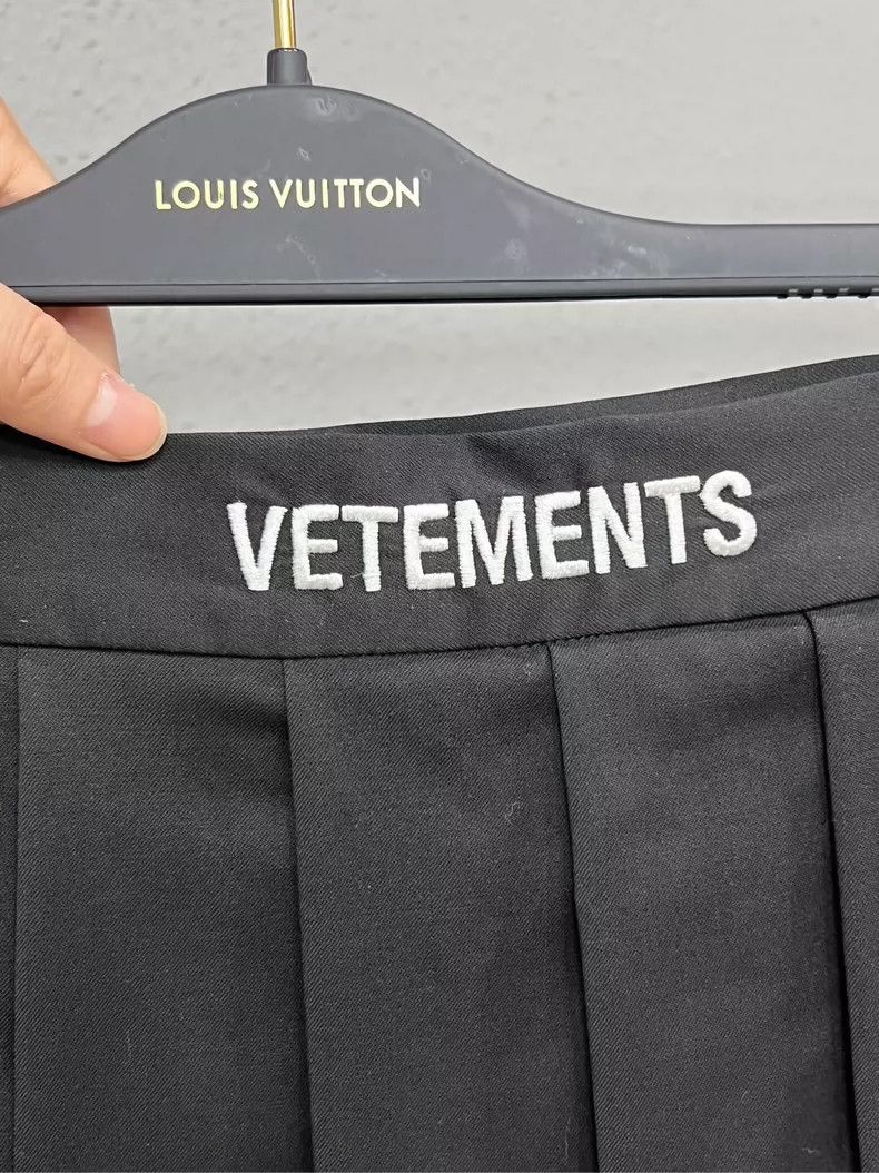 Vetements Vetements Pleated Skirt in Black Color Size 23" - 3 Thumbnail