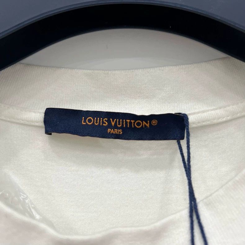 Louis Vuitton Louis Vuitton Short Sleeve Shirt with Print Size US S / EU 44-46 / 1 - 6 Thumbnail