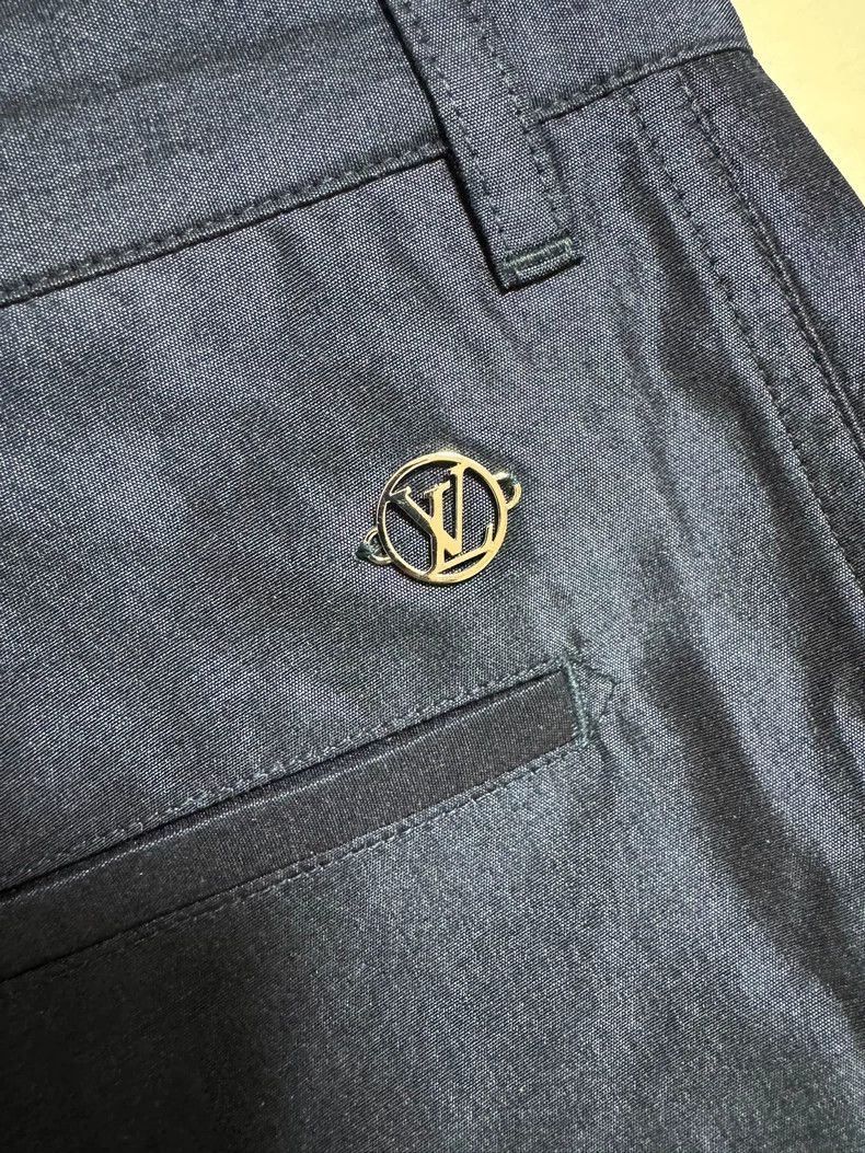 Louis Vuitton Louis Vuitton Casual Shorts in 100% Silk Size US 40 / EU 56 - 9 Thumbnail