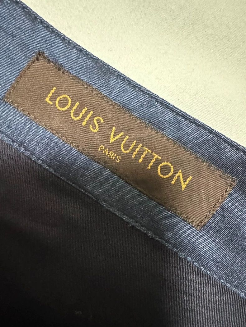 Louis Vuitton Louis Vuitton Casual Shorts in 100% Silk Size US 40 / EU 56 - 6 Thumbnail