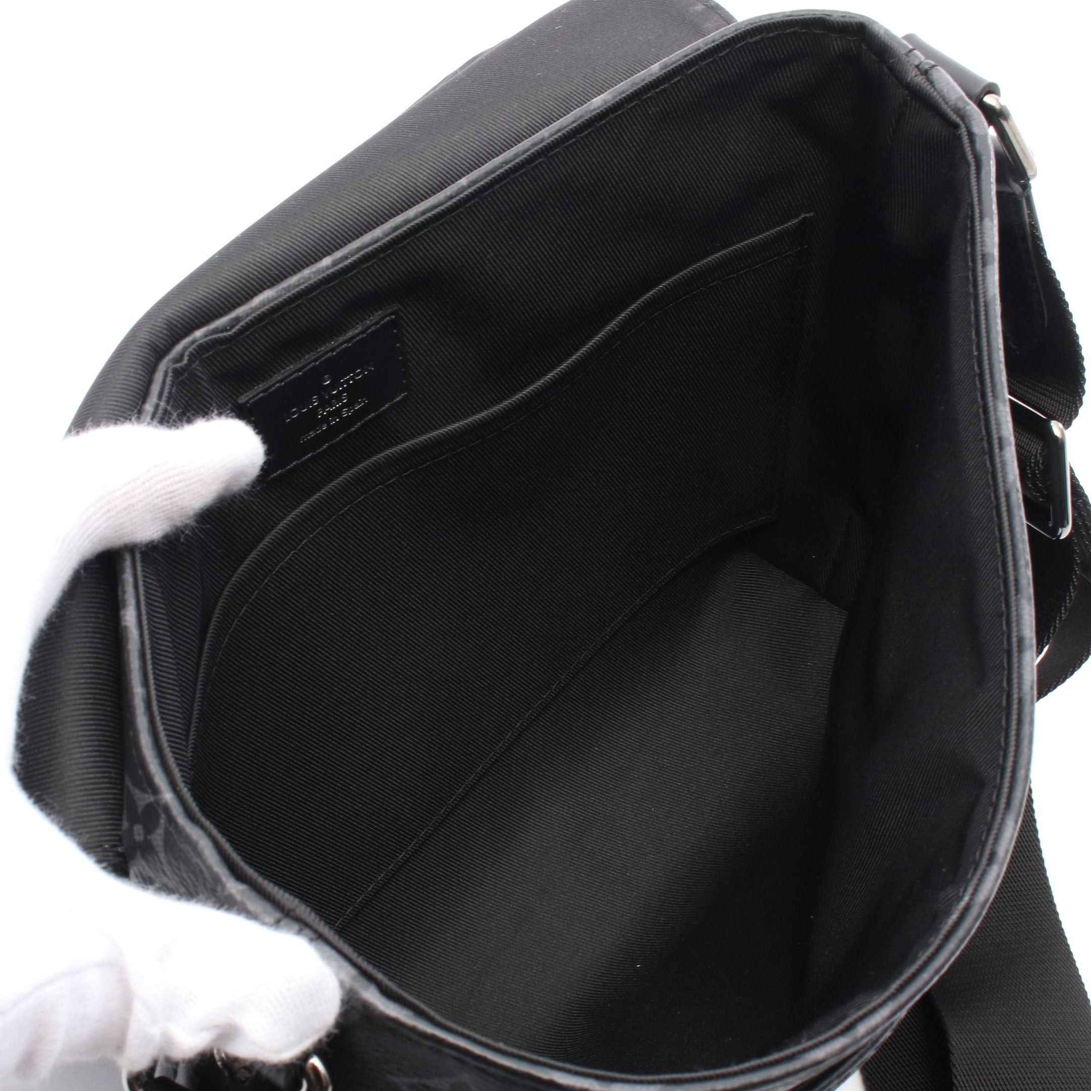 Louis Vuitton Louis Vuitton District Pm Monogram Eclipse Shoulder Bag Leather Black Size ONE SIZE - 3 Thumbnail