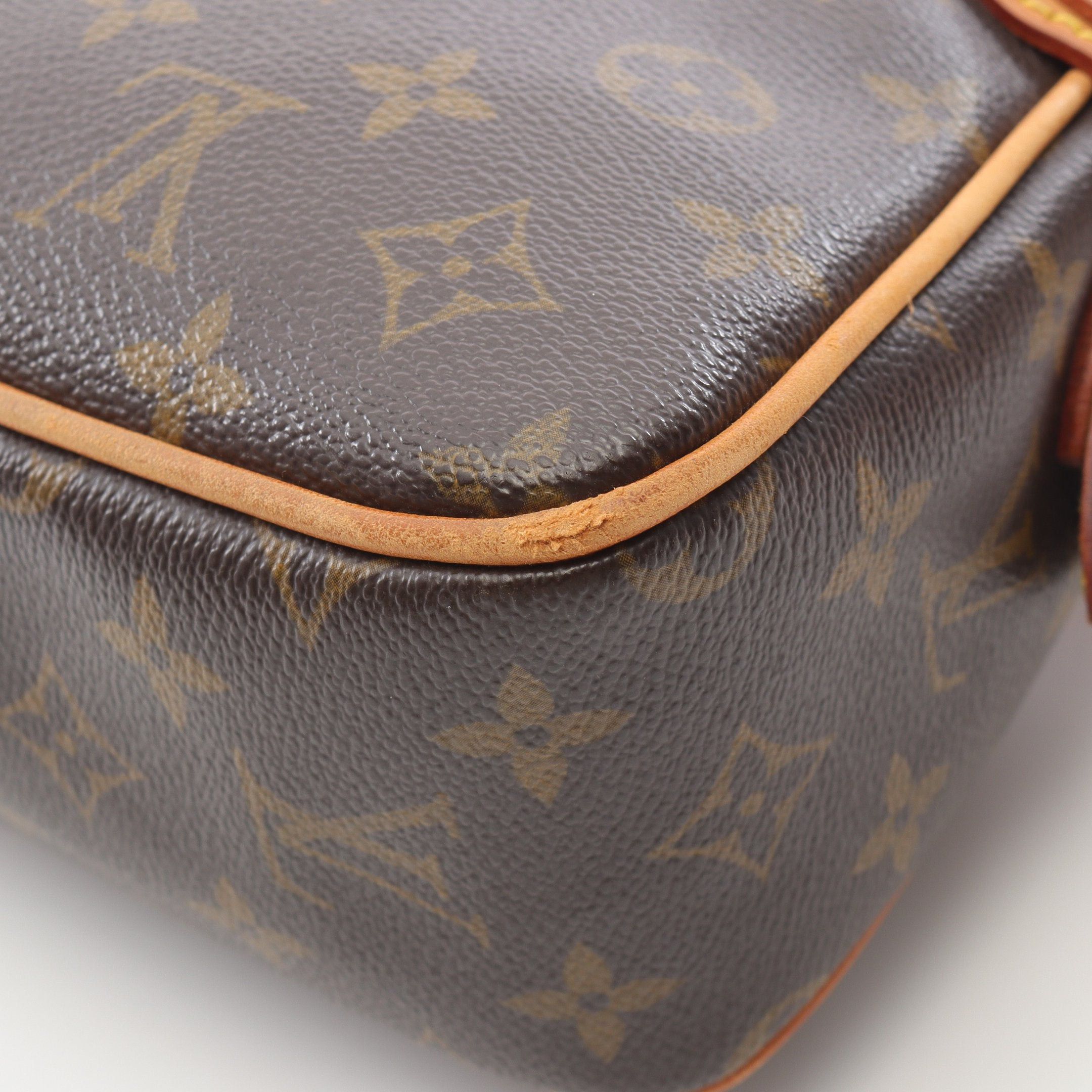 Louis Vuitton Louis Vuitton Hudson Pm Monogram Shoulder Bag Leather Brown Size ONE SIZE - 7 Thumbnail