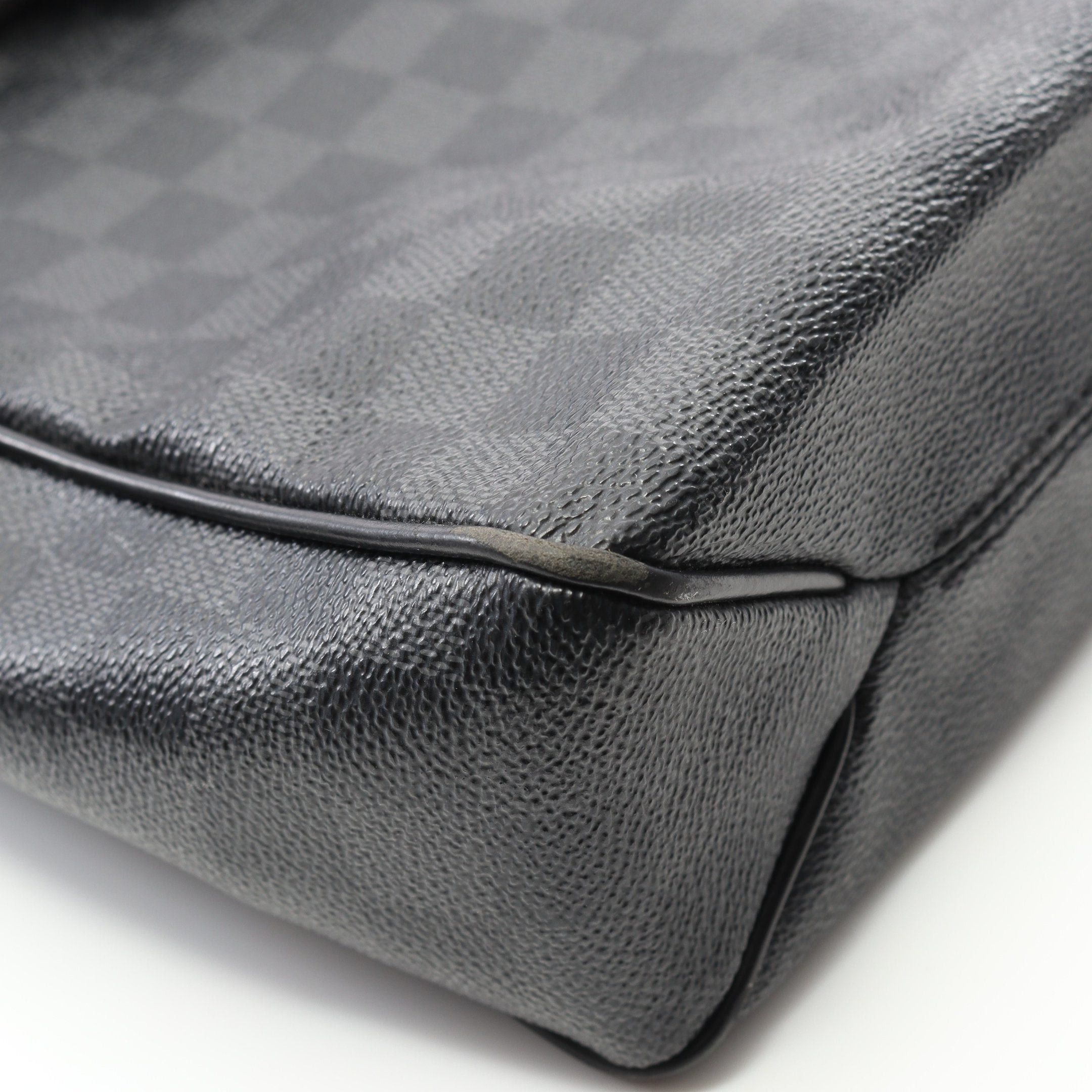 Louis Vuitton Louis Vuitton District Mm Damier Graphite Shoulder Bag Leather Black Size ONE SIZE - 7 Thumbnail