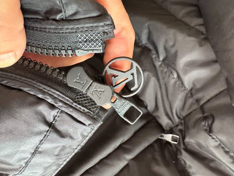 Louis Vuitton Louis Vuitton Padded Jacket with Drawstring Hem Size US L / EU 52-54 / 3 - 8 Thumbnail