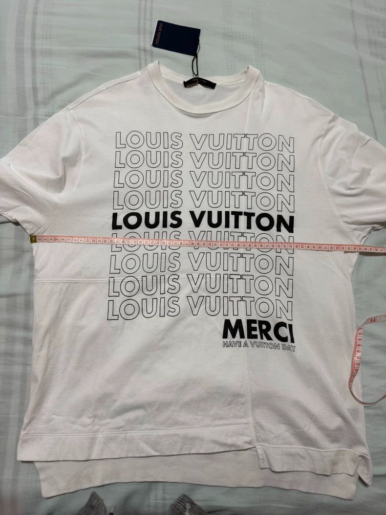Louis Vuitton Louis Vuitton Short Sleeve T-Shirt with Logo Size US S / EU 44-46 / 1 - 4 Thumbnail
