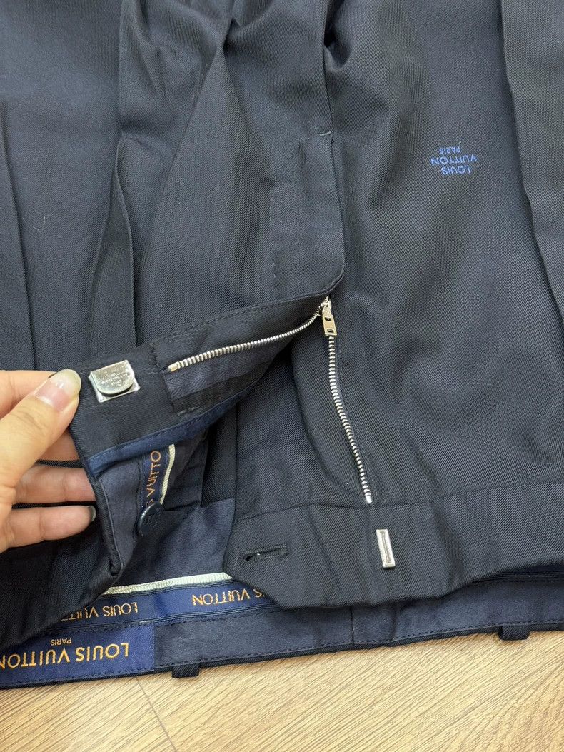 Louis Vuitton Navy Louis Vuitton Shorts with Logo Embroidery Size US 40 / EU 56 - 4 Thumbnail