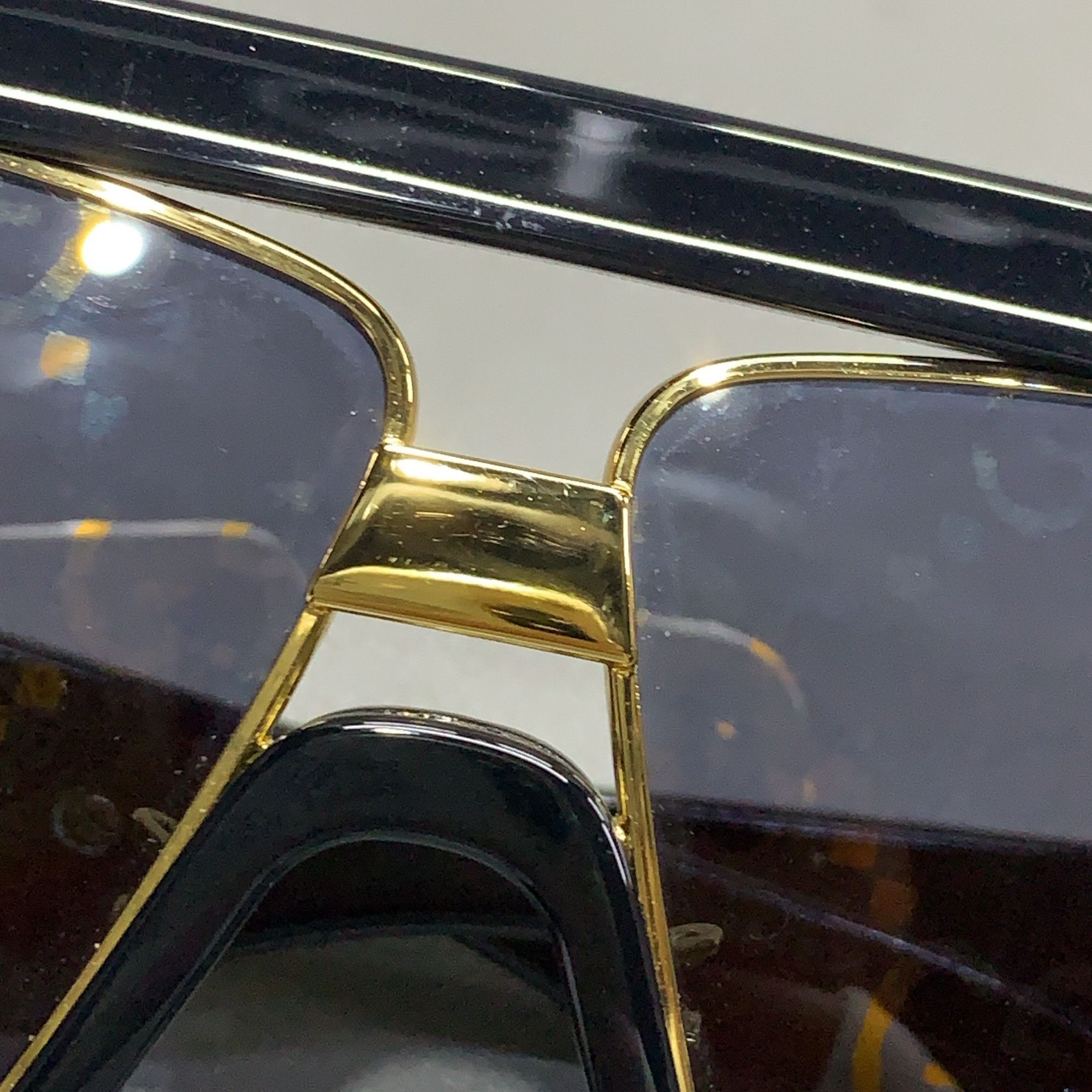 Gucci Gucci Stylish Black and Gold Sunglasses Size ONE SIZE - 9 Thumbnail
