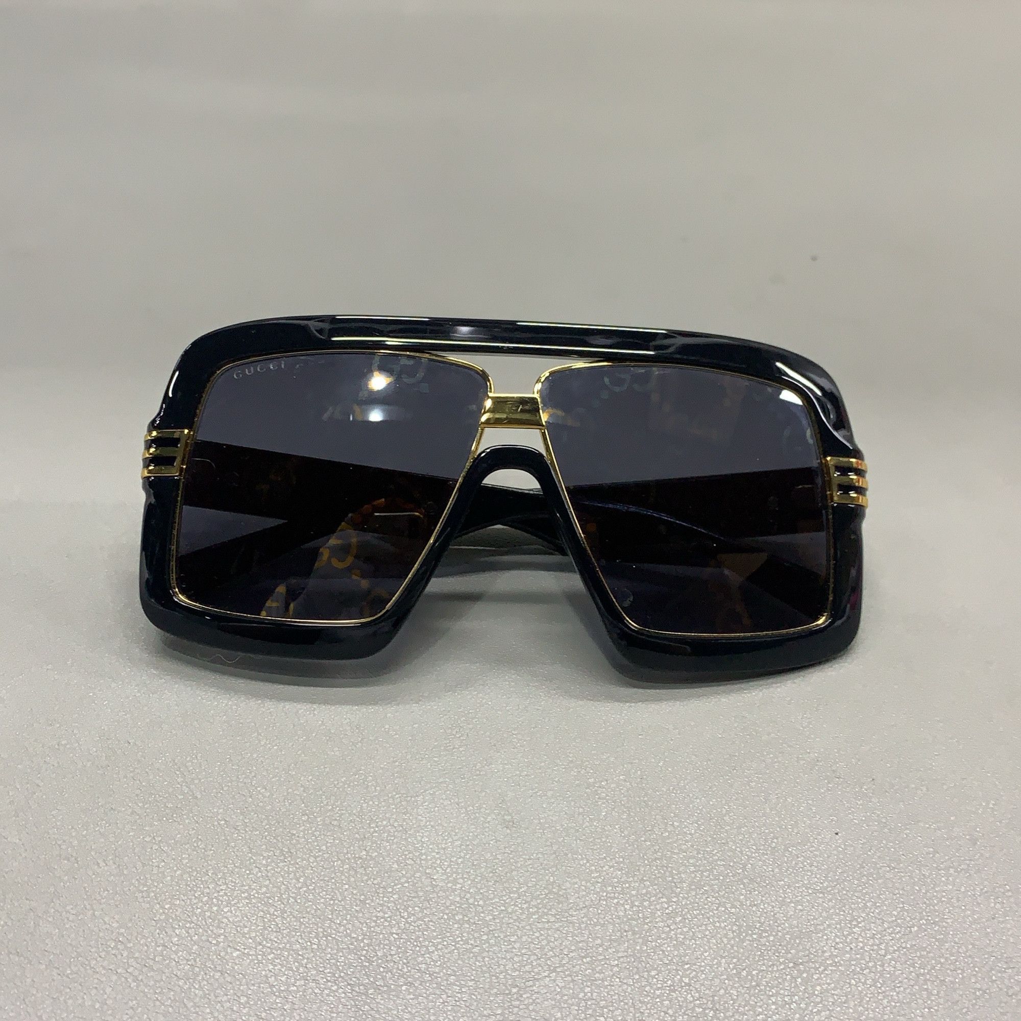 Gucci Gucci Stylish Black and Gold Sunglasses Size ONE SIZE - 5 Thumbnail