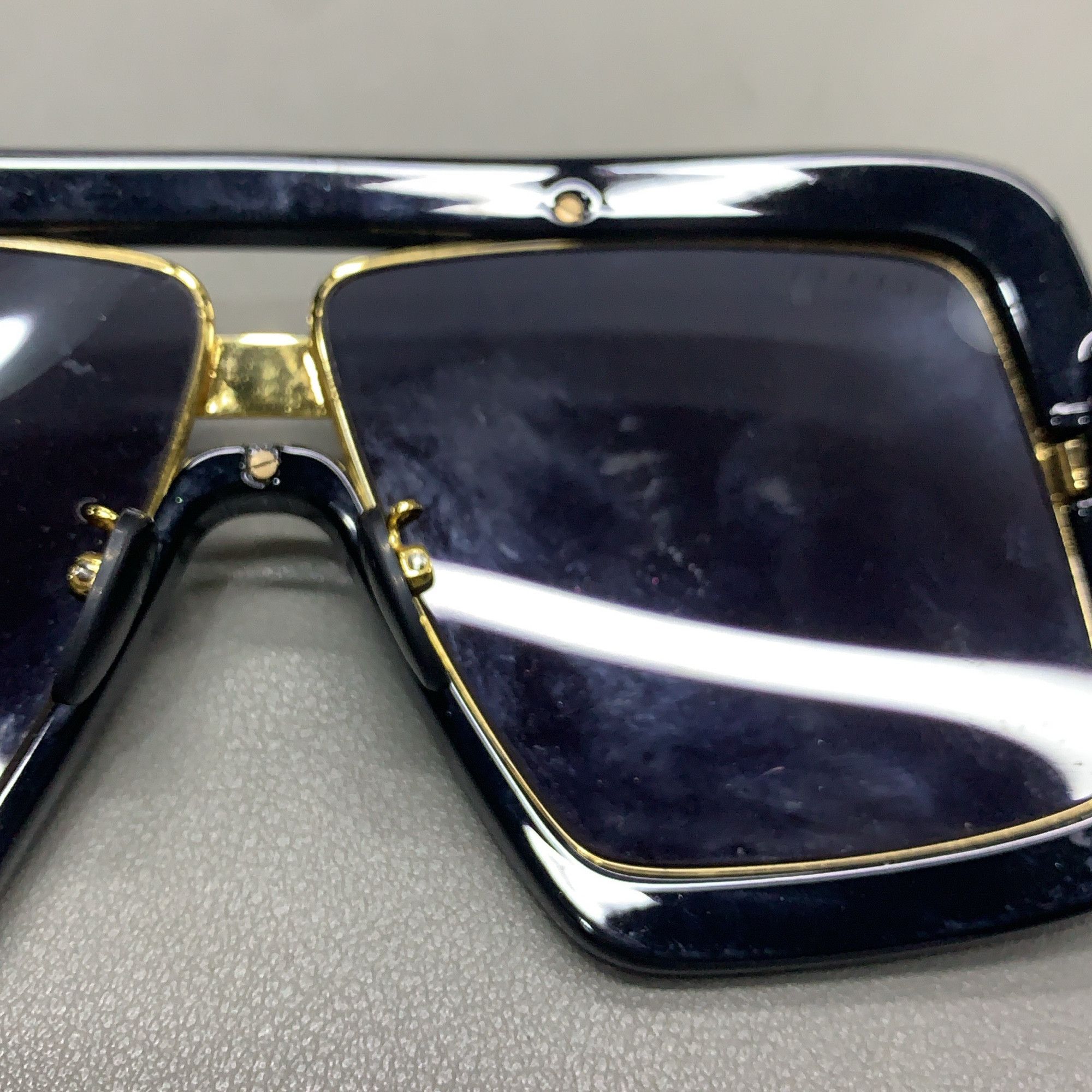 Gucci Gucci Stylish Black and Gold Sunglasses Size ONE SIZE - 3 Thumbnail