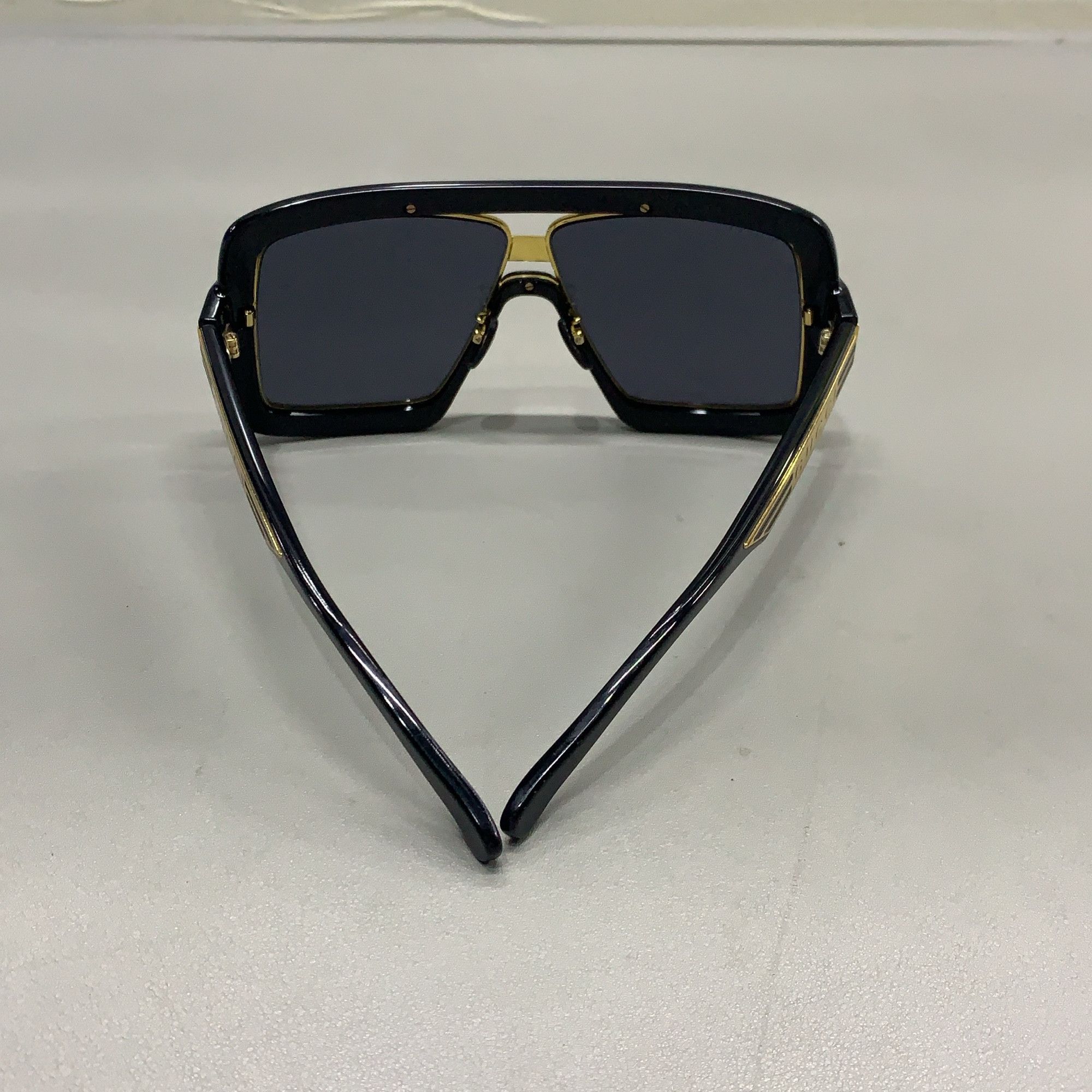 Gucci Gucci Stylish Black and Gold Sunglasses Size ONE SIZE - 12 Thumbnail