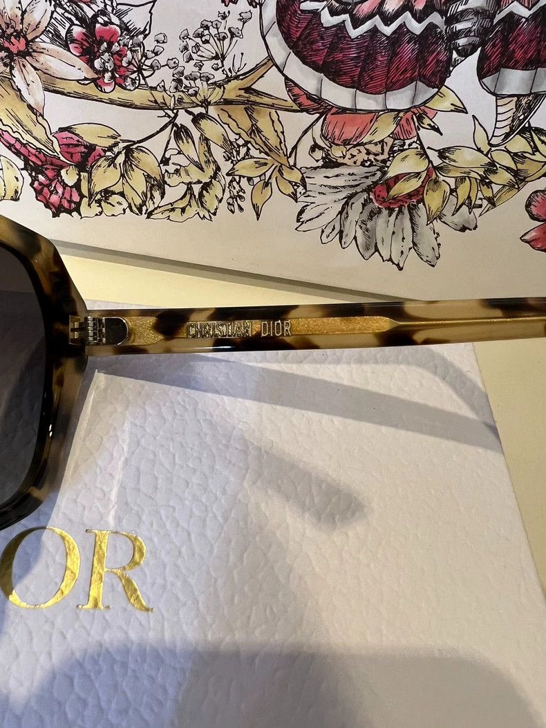 Dior Dior Leopard Print Sunglasses Complete Set Size ONE SIZE - 5 Thumbnail