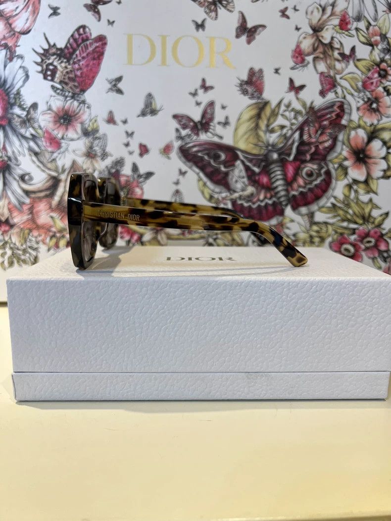 Dior Dior Leopard Print Sunglasses Complete Set Size ONE SIZE - 4 Thumbnail