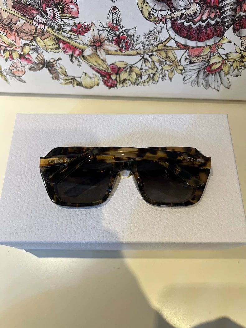 Dior Dior Leopard Print Sunglasses Complete Set Size ONE SIZE - 3 Thumbnail