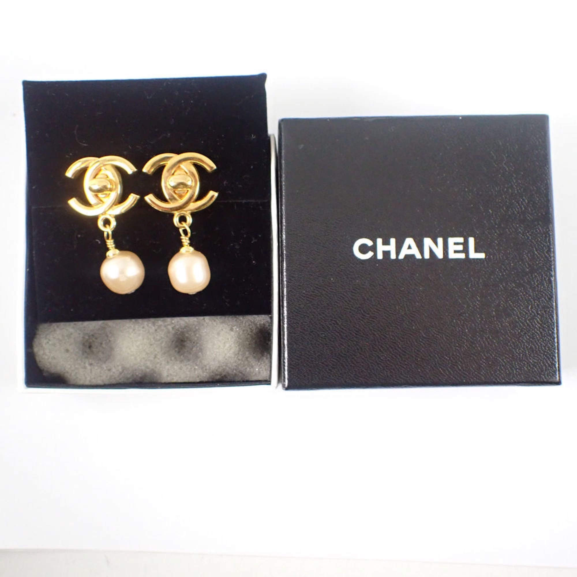 Chanel Chanel fake pearl earrings with gold hardware Size ONE SIZE - 11 Thumbnail