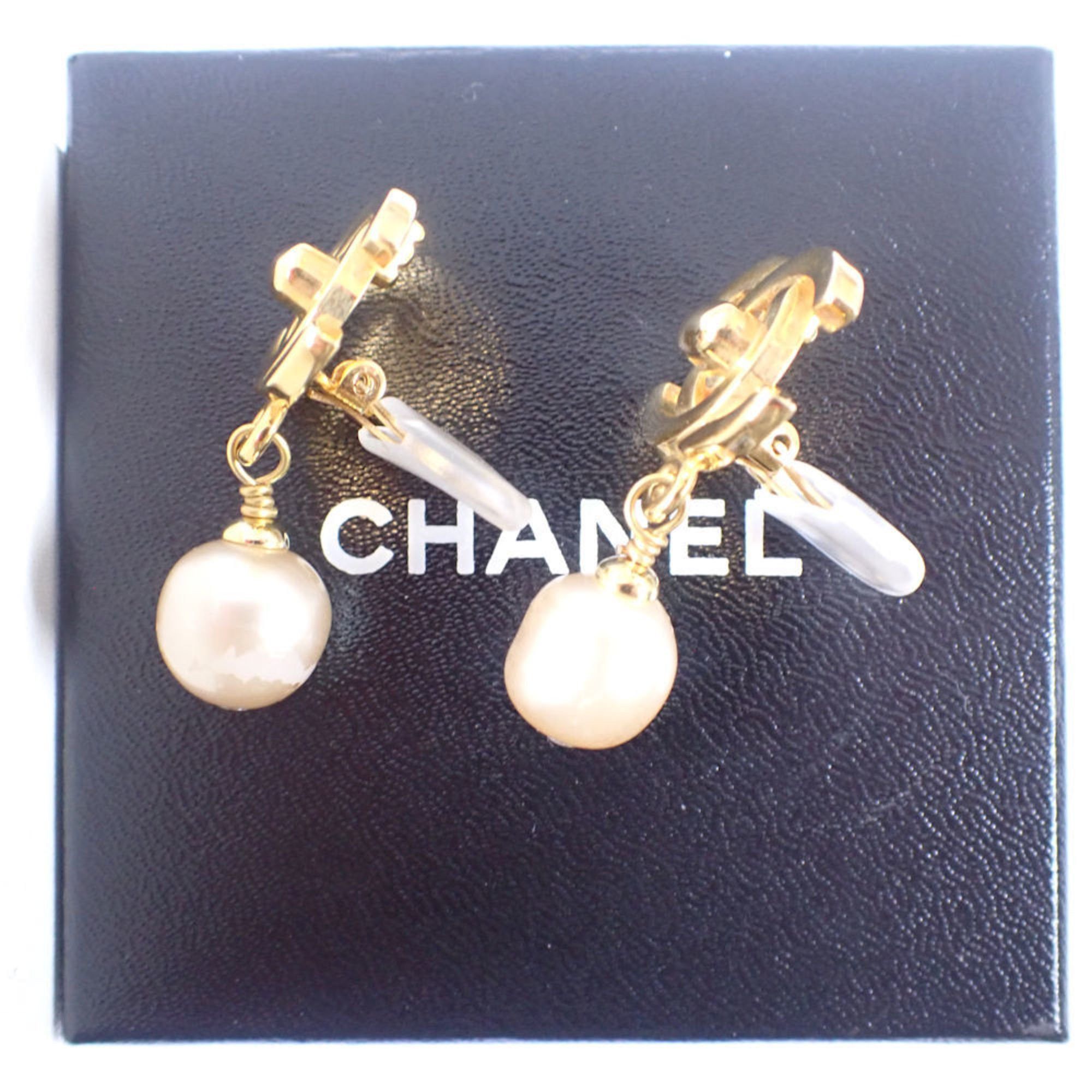 Chanel Chanel fake pearl earrings with gold hardware Size ONE SIZE - 9 Thumbnail