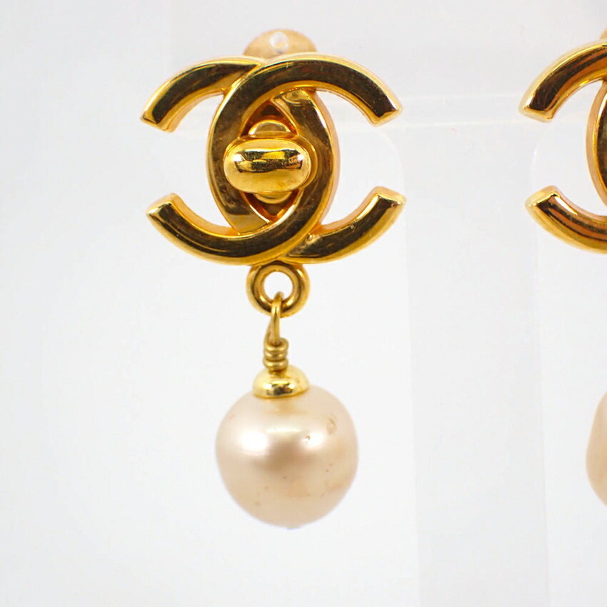 Chanel Chanel fake pearl earrings with gold hardware Size ONE SIZE - 5 Thumbnail