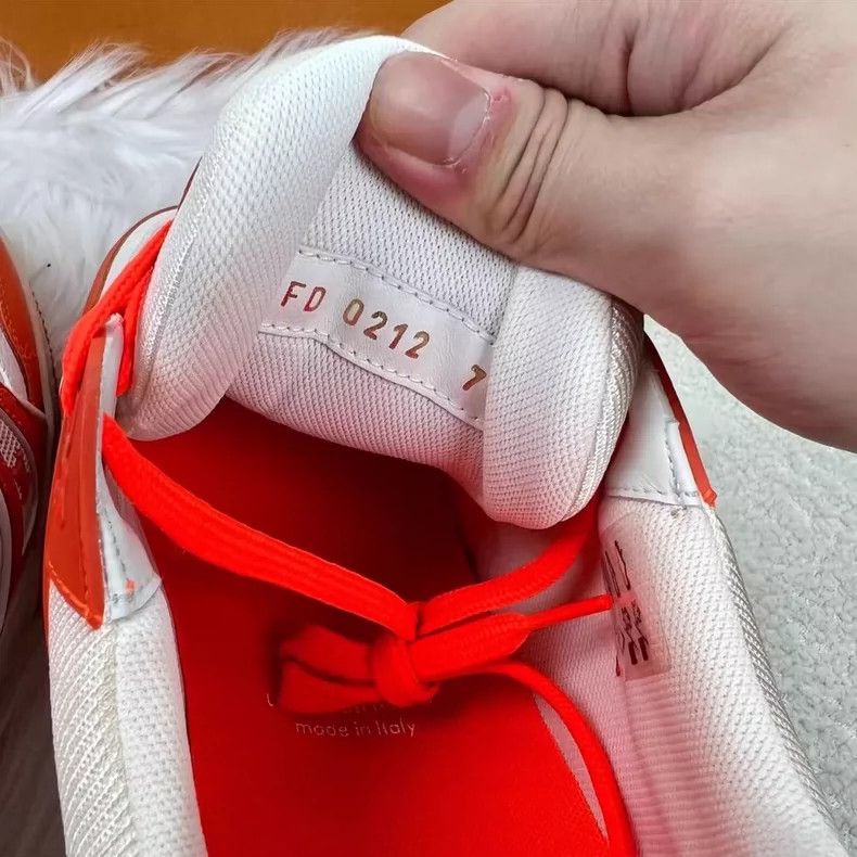 Louis Vuitton Louis Vuitton Trainer Sneakers in White Orange Size US 7 / EU 40 - 5 Thumbnail