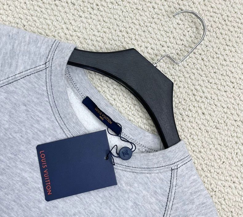 Louis Vuitton Louis Vuitton Gray Logo Sweatshirt Size US S / EU 44-46 / 1 - 2 Thumbnail