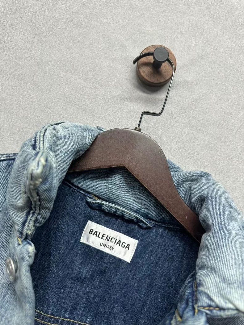 Balenciaga Balenciaga Wash Denim Jacket with Tags Size US S / EU 44-46 / 1 - 3 Thumbnail