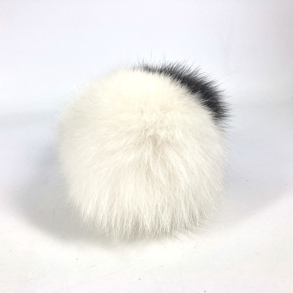 Louis Vuitton Louis Vuitton M67369 Fur Heart Logo Bag Charm Fuzzy V Accessories Keychain Women White Size ONE SIZE - 11 Thumbnail