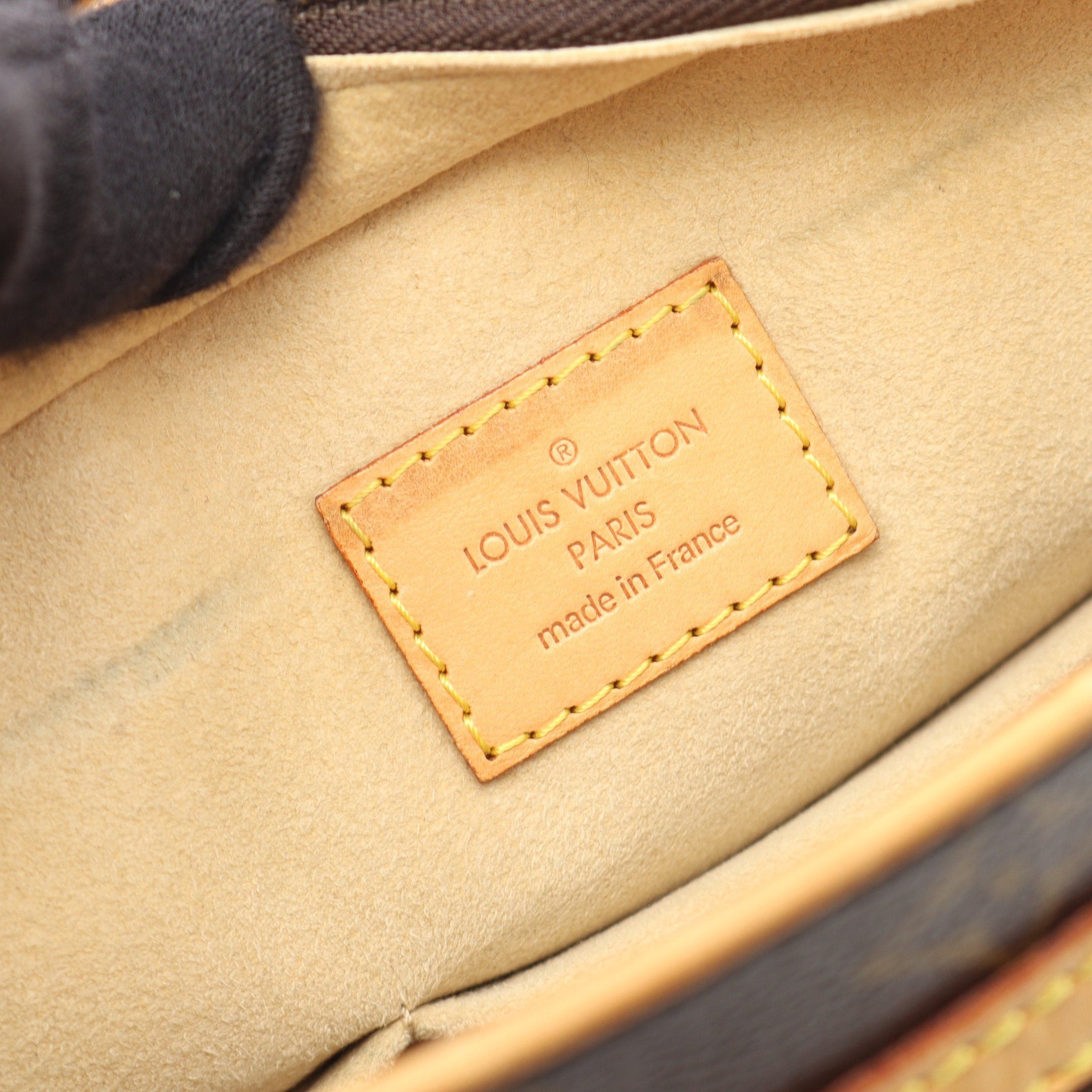 Louis Vuitton Louis Vuitton Hudson Gm Monogram Shoulder Bag Leather Brown Size ONE SIZE - 4 Thumbnail