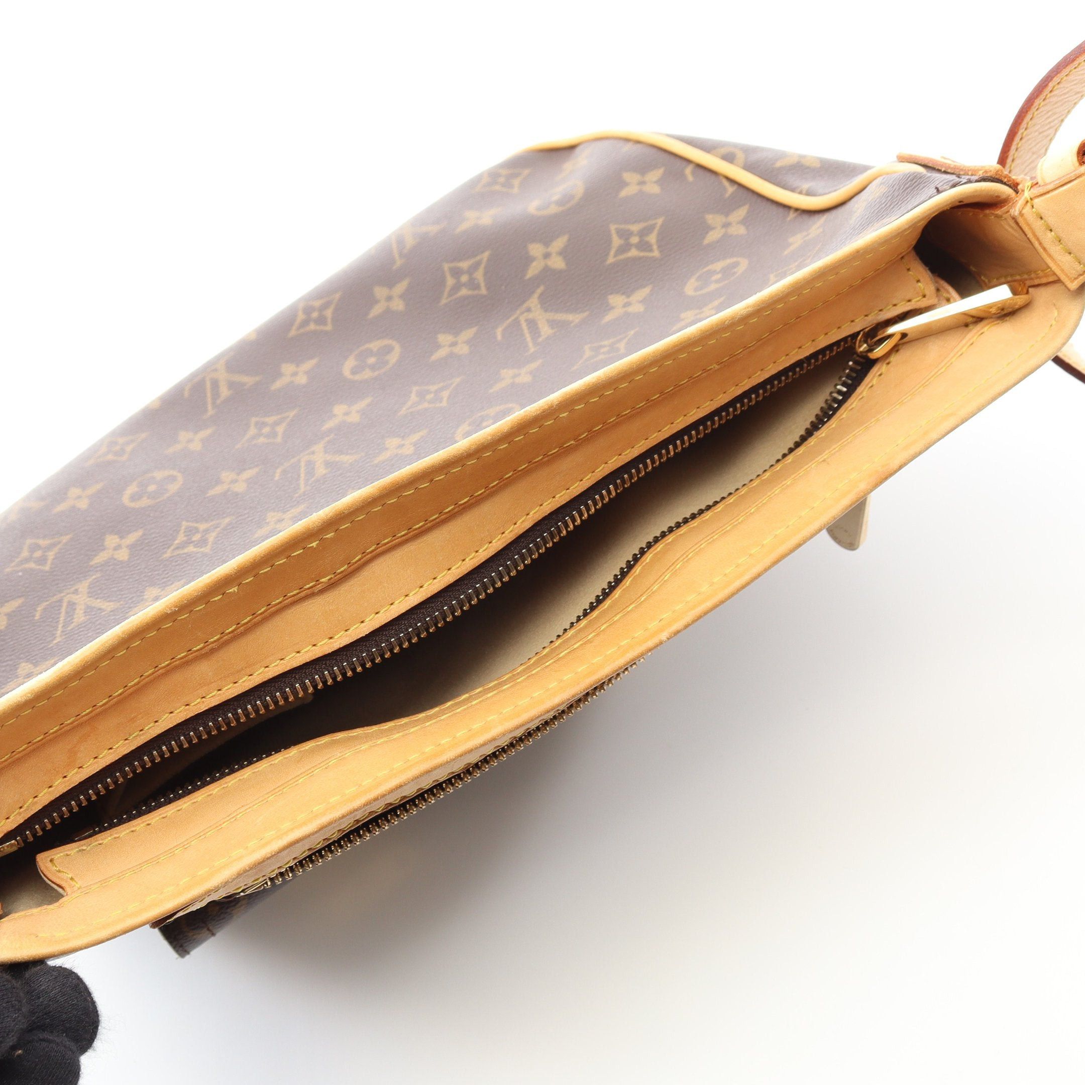 Louis Vuitton Louis Vuitton Hudson Gm Monogram Shoulder Bag Leather Brown Size ONE SIZE - 7 Thumbnail