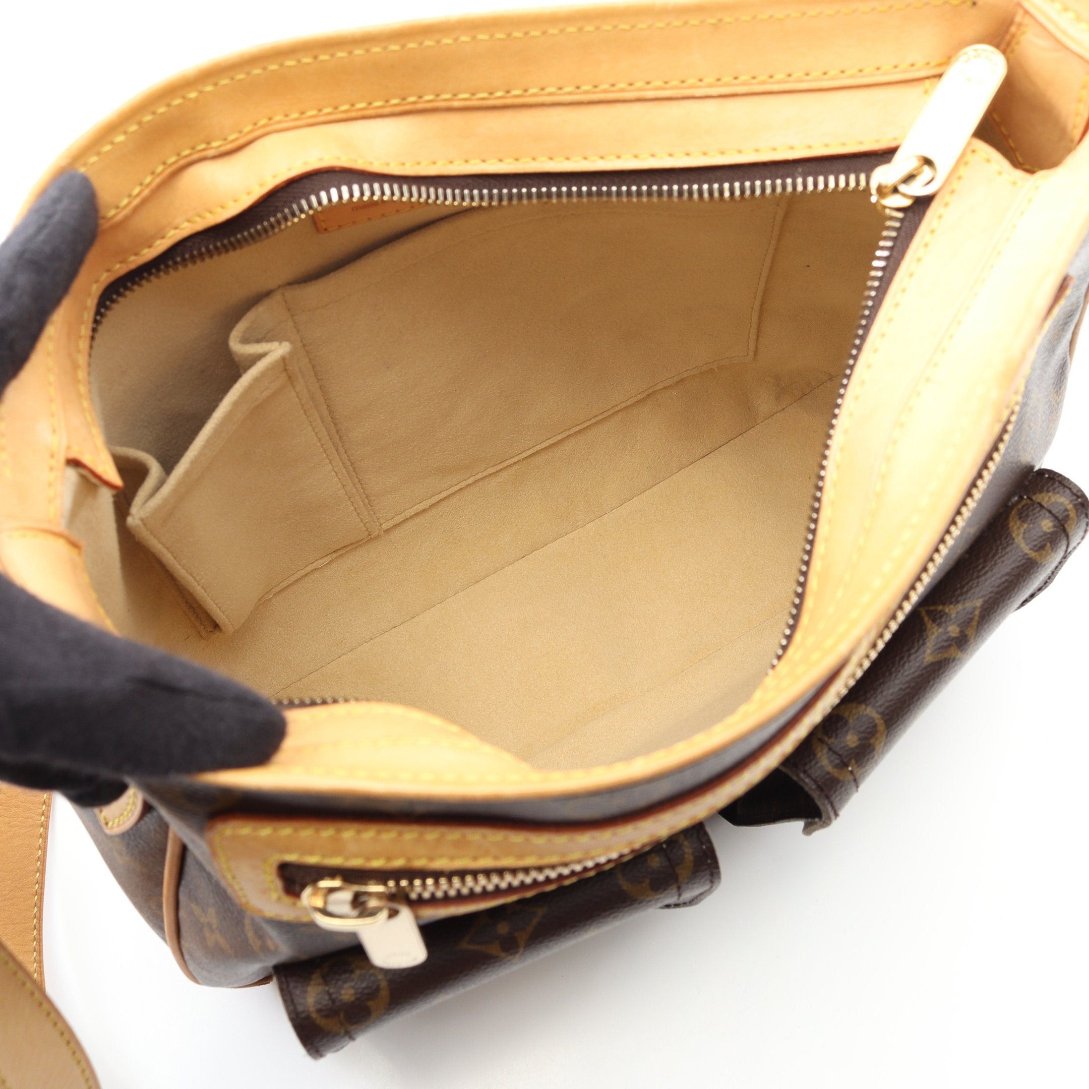 Louis Vuitton Louis Vuitton Hudson Gm Monogram Shoulder Bag Leather Brown Size ONE SIZE - 3 Thumbnail