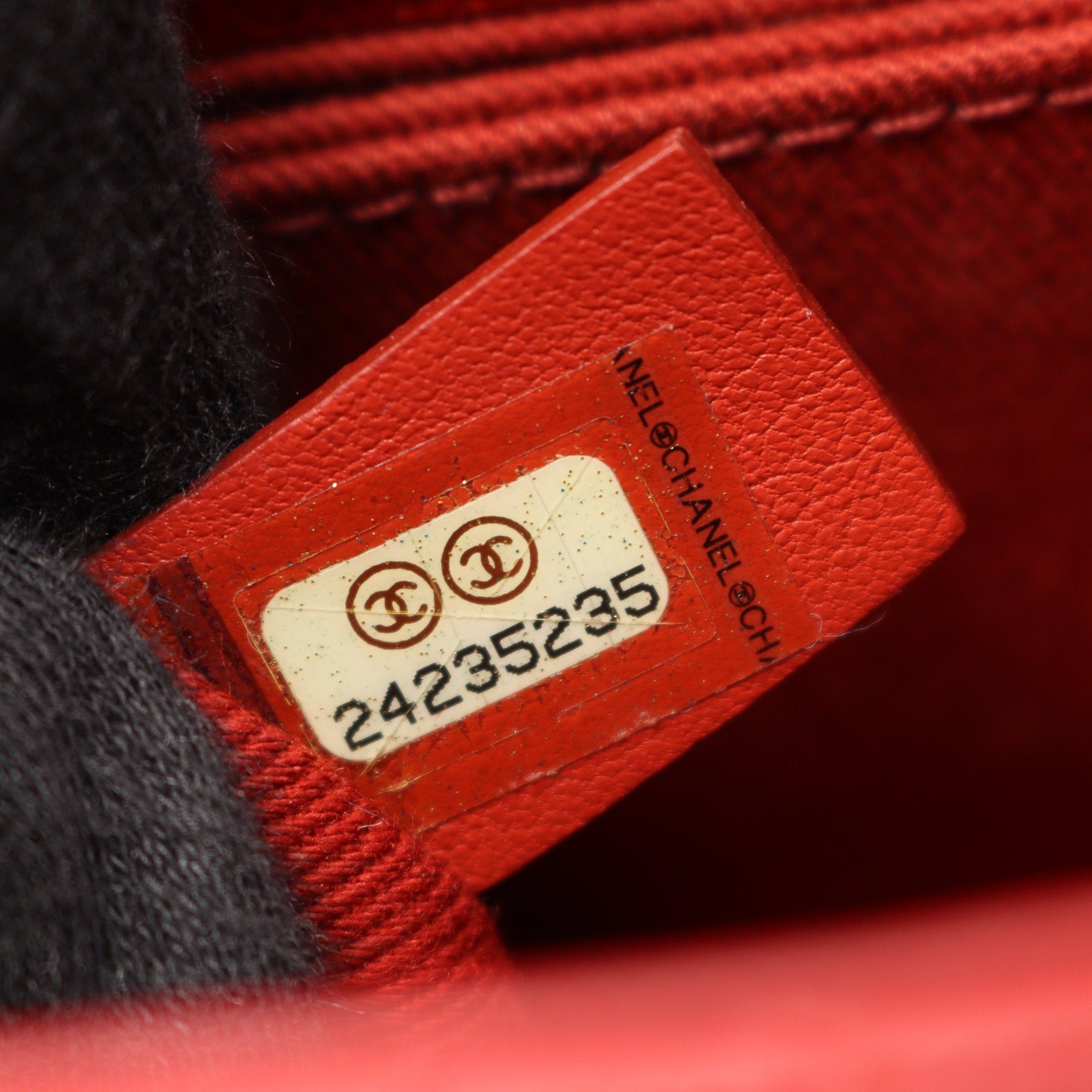 Chanel Chanel Coco Handle Flap Matelasse Handbag Caviar Skin Red Gold Hardware Size ONE SIZE - 5 Thumbnail