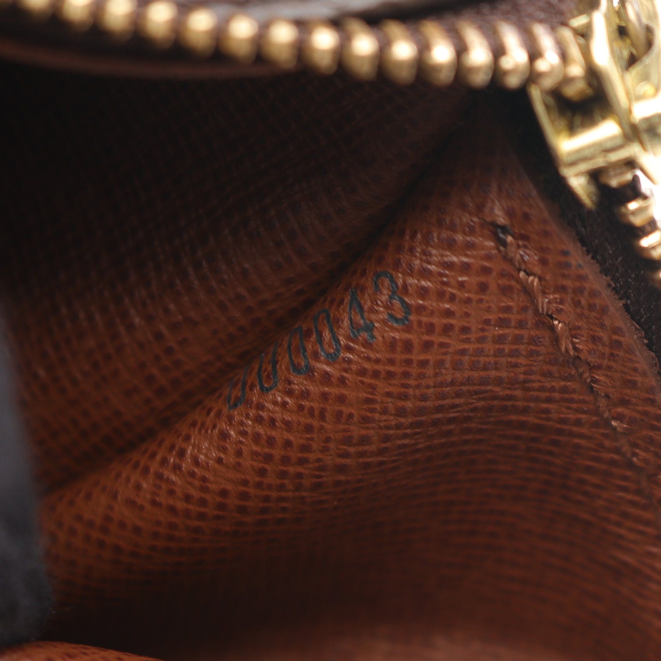 Louis Vuitton Louis Vuitton Papillon 26 Monogram Handbag Leather Brown Size ONE SIZE - 5 Thumbnail