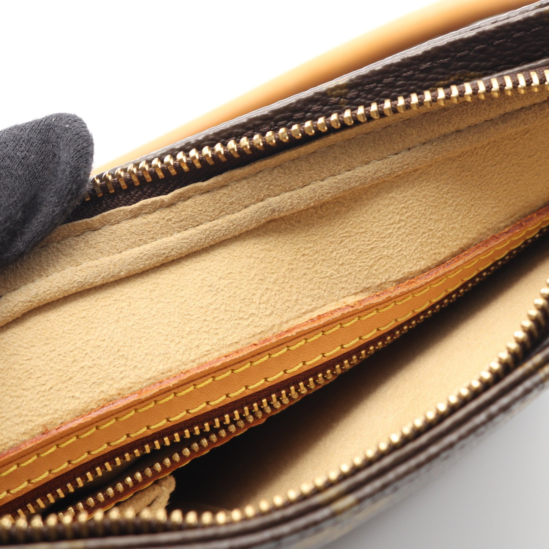 Louis Vuitton Louis Vuitton Looping Mm Monogram Shoulder Bag Leather Brown Size ONE SIZE - 9 Thumbnail