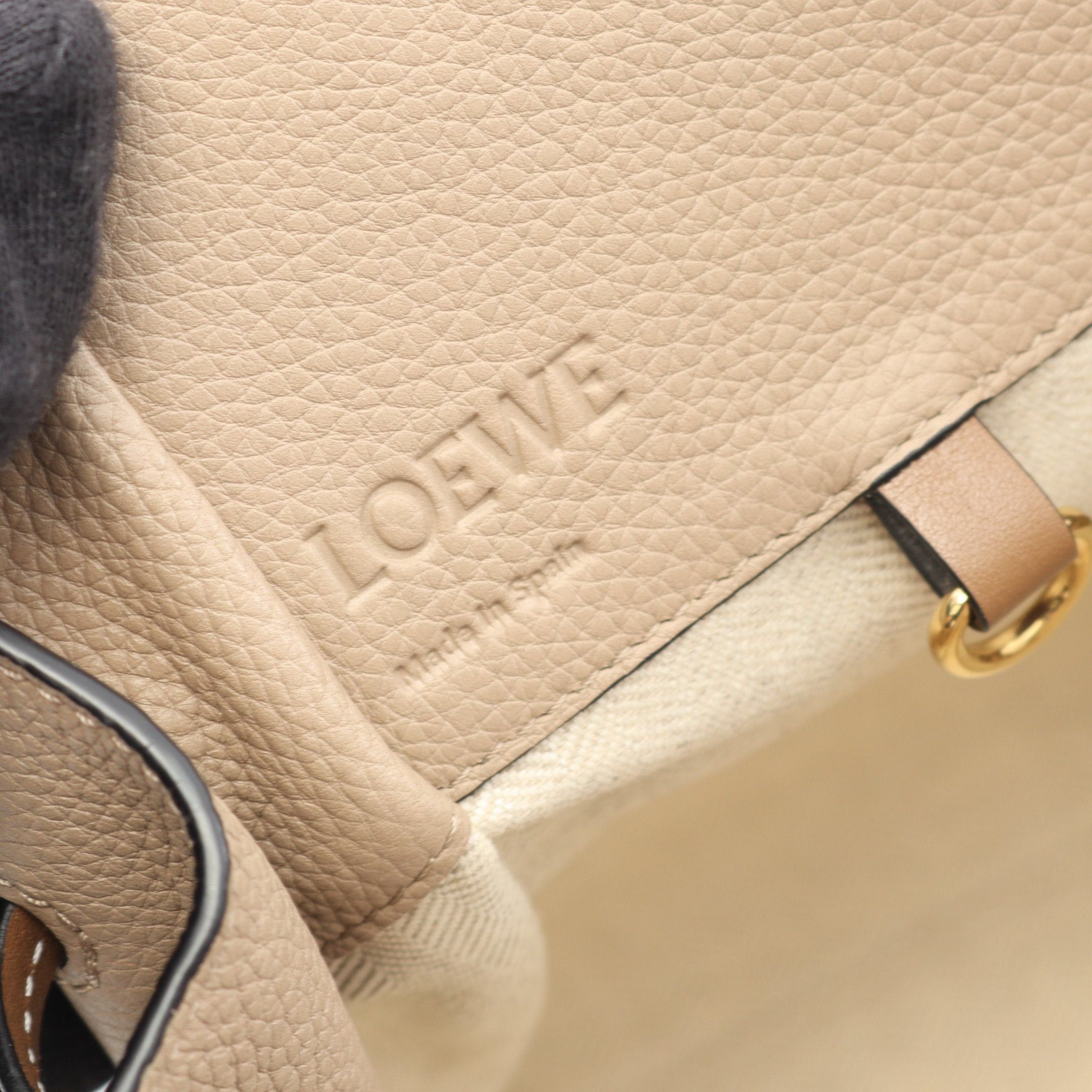 Loewe Loewe Hammock Drawstring Bag Small Handbag Leather Gray Beige Brown Size ONE SIZE - 4 Thumbnail