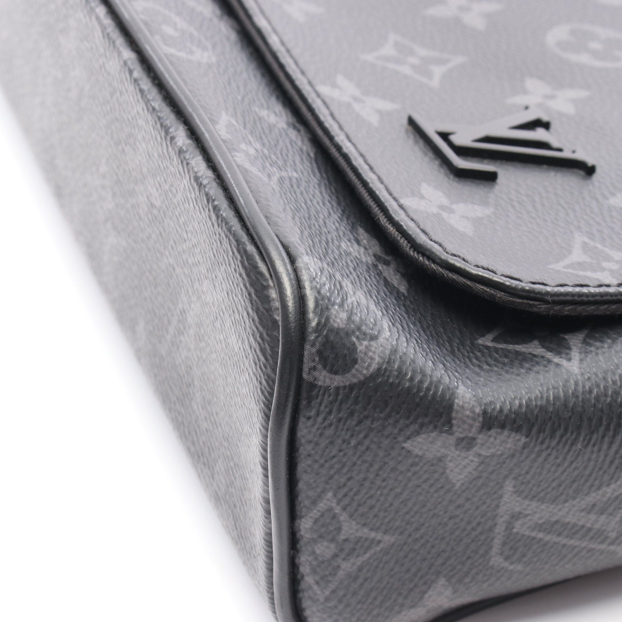 Louis Vuitton Louis Vuitton District Pm Nm Monogram Eclipse Shoulder Bag Leather Black Size ONE SIZE - 9 Thumbnail