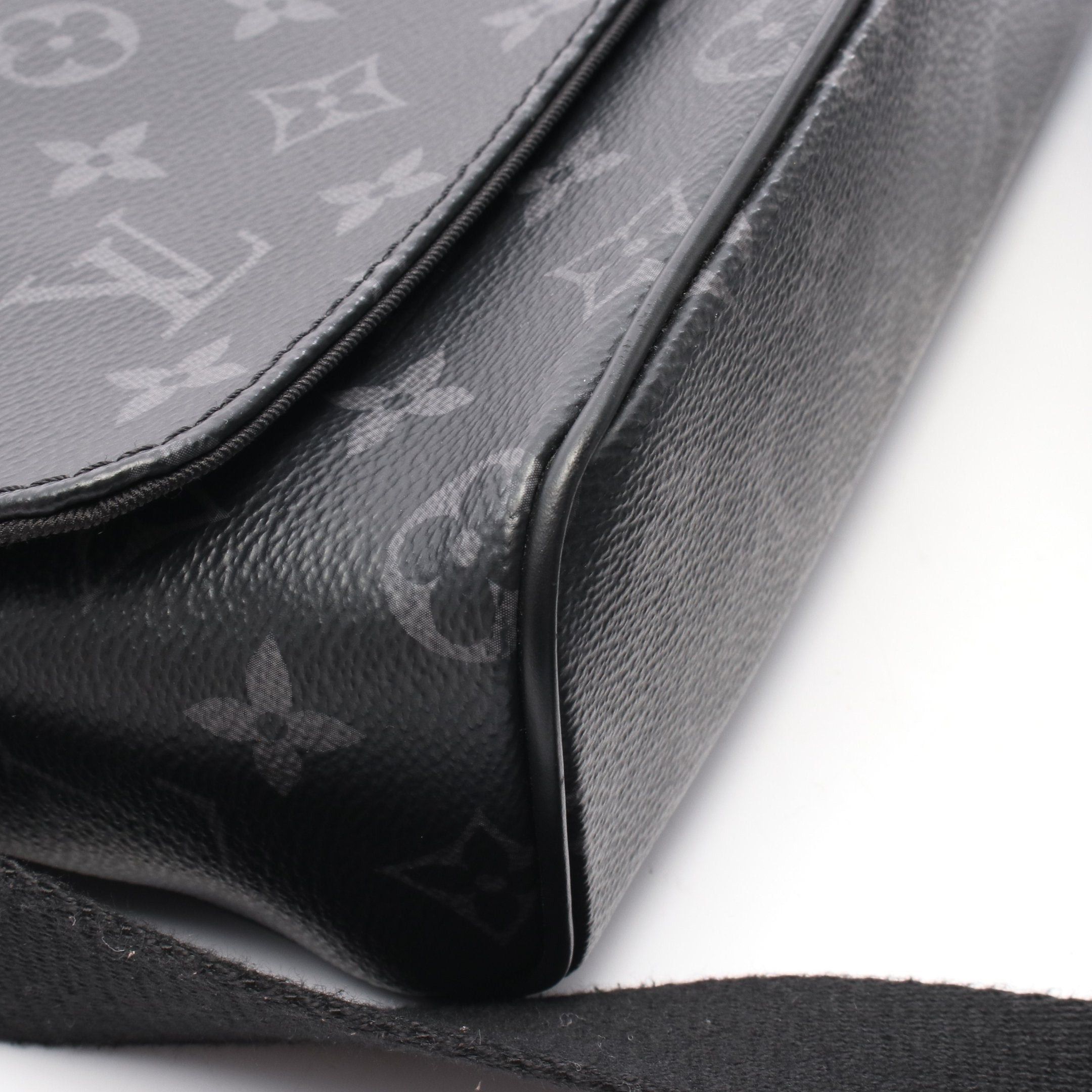 Louis Vuitton Louis Vuitton District Pm Nm Monogram Eclipse Shoulder Bag Leather Black Size ONE SIZE - 7 Thumbnail