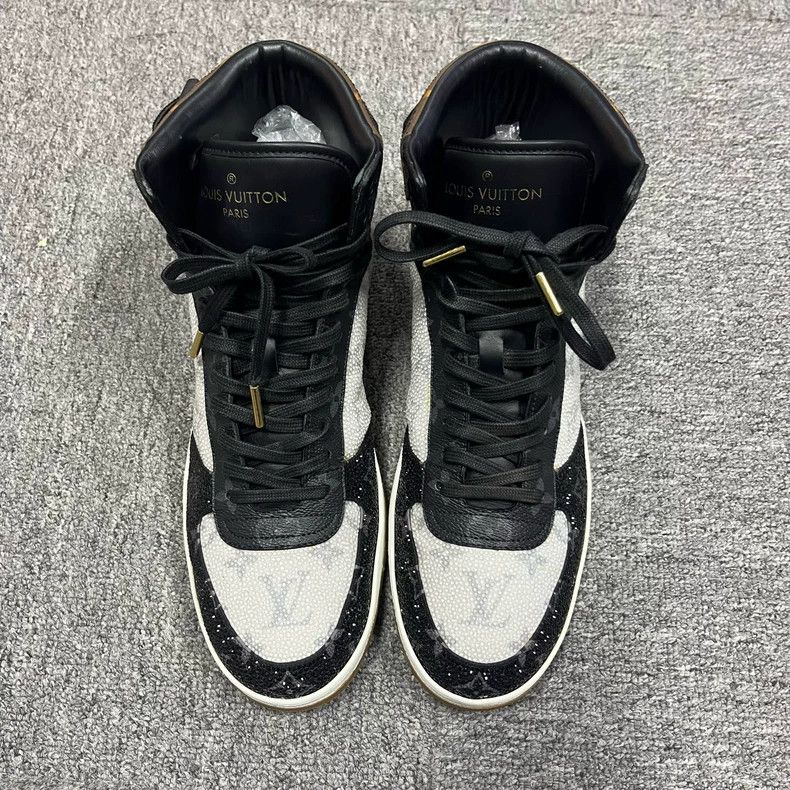 Louis Vuitton Louis Vuitton High Top Sneakers with Crystals Size US 8 / EU 41 - 2 Thumbnail