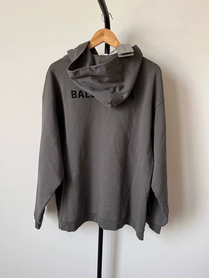 Balenciaga Balenciaga Logo Long Sleeve Hoodie Size US L / EU 52-54 / 3 - 2 Thumbnail