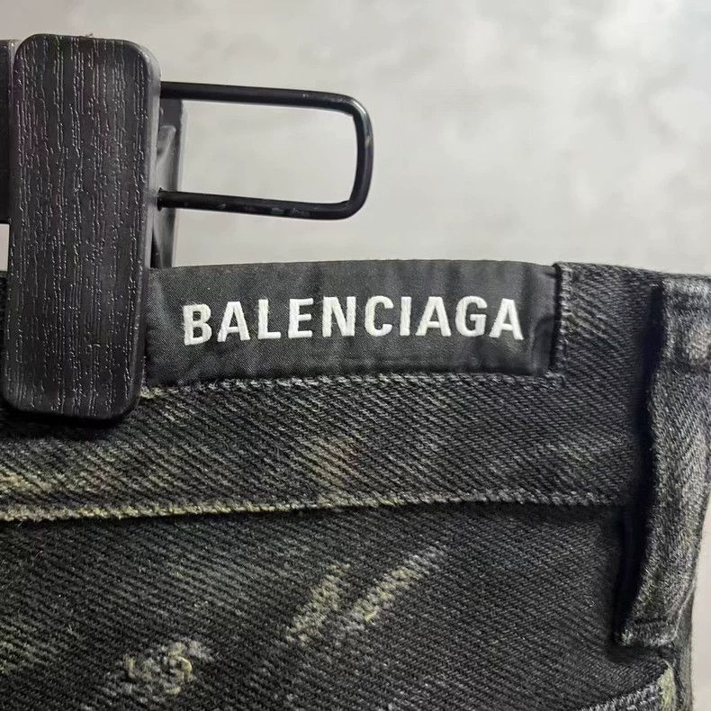 Balenciaga Balenciaga Distressed Pocket Straight Jeans Size US 26 / EU 42 - 5 Thumbnail