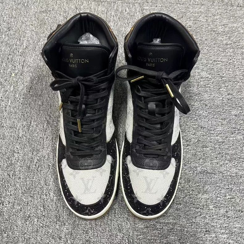 Louis Vuitton Louis Vuitton Black and White High-Top Sneakers Size US 8 / EU 41 - 2 Thumbnail