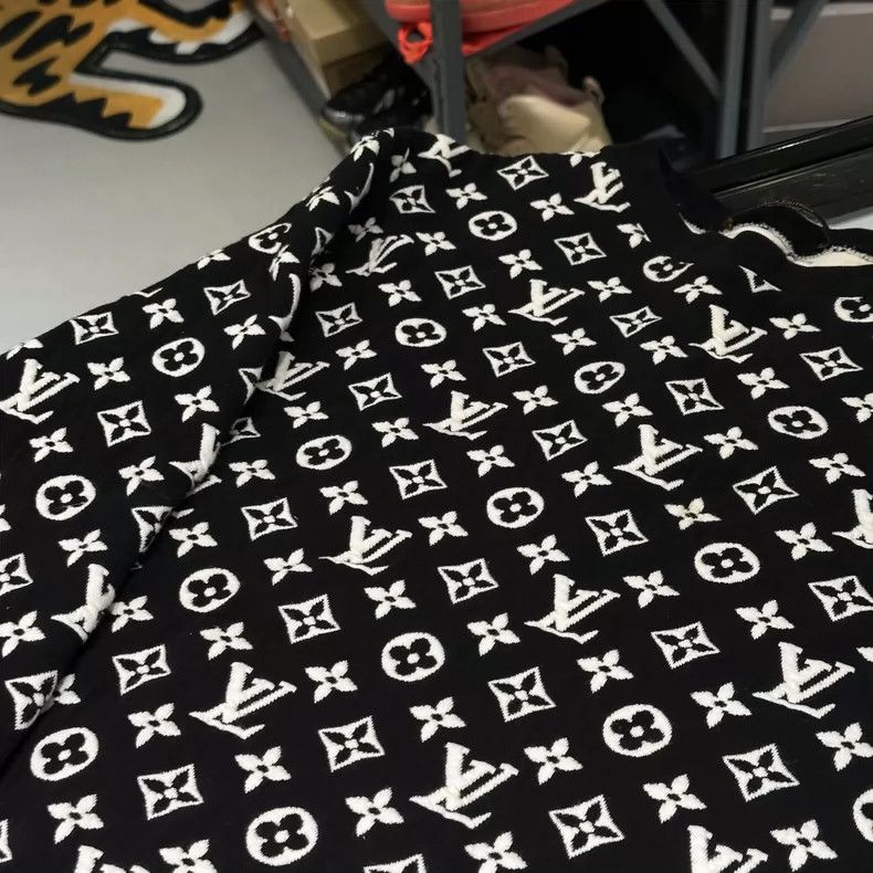 Louis Vuitton Louis Vuitton Graphic Pattern Sweatshirt for Men Size US M / EU 48-50 / 2 - 3 Thumbnail
