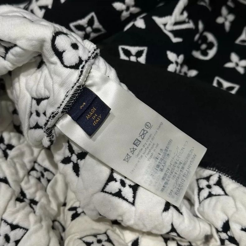 Louis Vuitton Louis Vuitton Graphic Pattern Sweatshirt for Men Size US M / EU 48-50 / 2 - 5 Thumbnail
