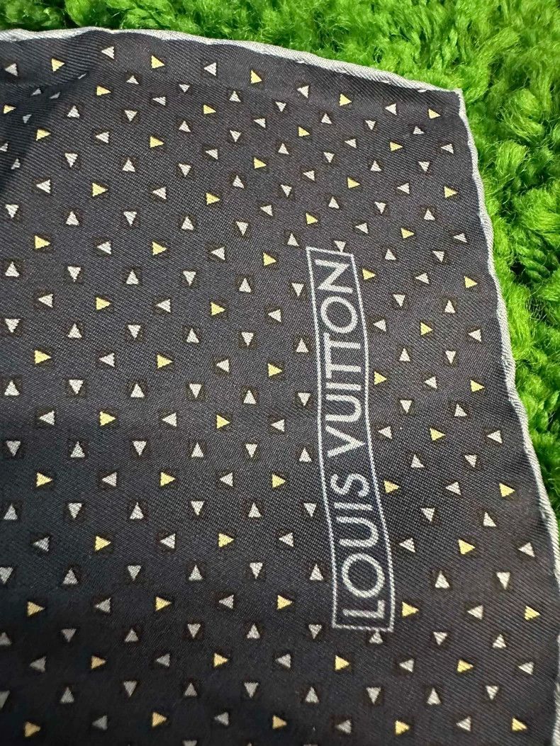 Louis Vuitton Louis Vuitton Blue Silk Scarf Size ONE SIZE - 2 Thumbnail