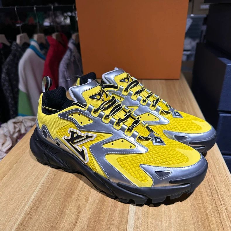 Louis Vuitton Louis Vuitton Runner Tactic Yellow Size 42.5 Size US 9.5 / EU 42-43 - 3 Thumbnail