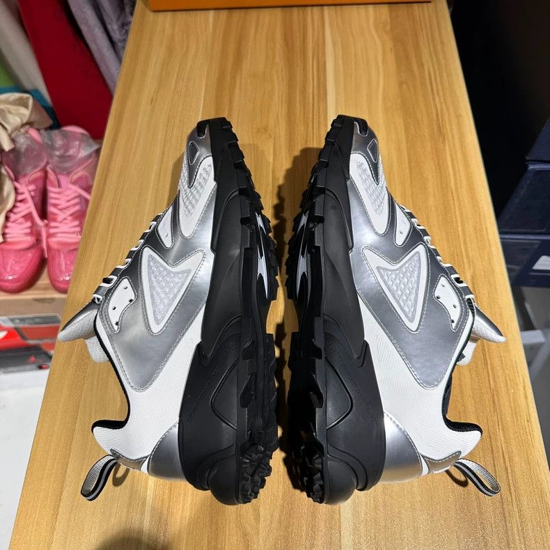 Louis Vuitton Louis Vuitton Runner Tatic Sneakers Size 42.5 Size US 9.5 / EU 42-43 - 5 Thumbnail