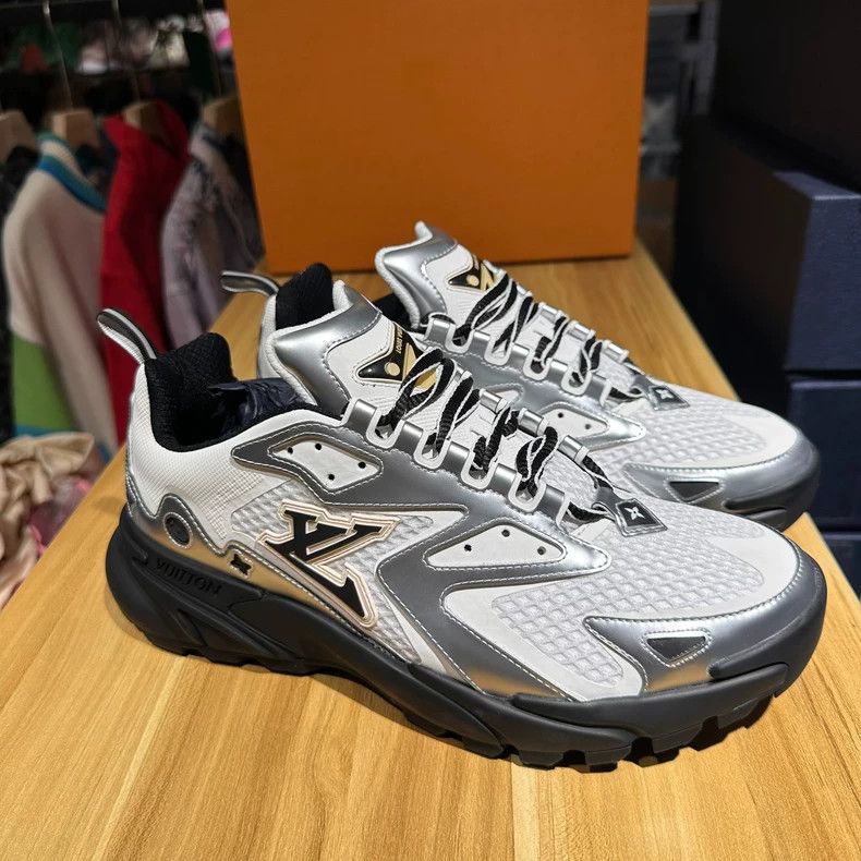 Louis Vuitton Louis Vuitton Runner Tatic Sneakers Size 42.5 Size US 9.5 / EU 42-43 - 3 Thumbnail