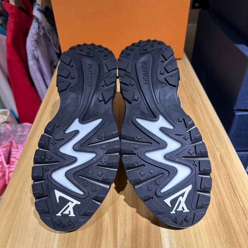 Louis Vuitton Louis Vuitton Runner Tatic Sneakers Size 42.5 Size US 9.5 / EU 42-43 - 6 Thumbnail
